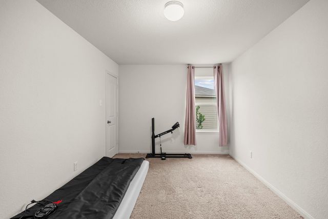 660 Yearwood LN, Jarrell, TX 76537