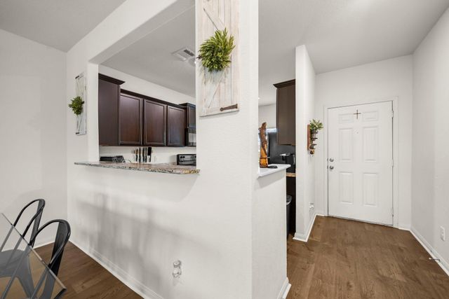 660 Yearwood LN, Jarrell, TX 76537
