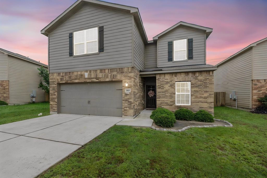 660 Yearwood LN, Jarrell, TX 76537