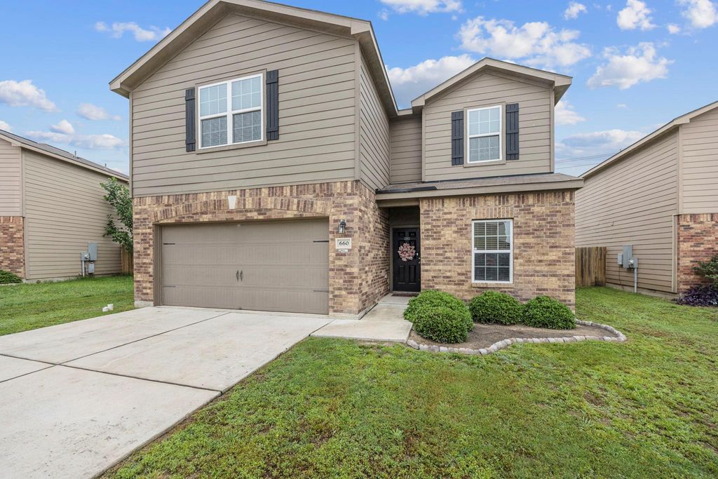 660 Yearwood LN, Jarrell, TX 76537