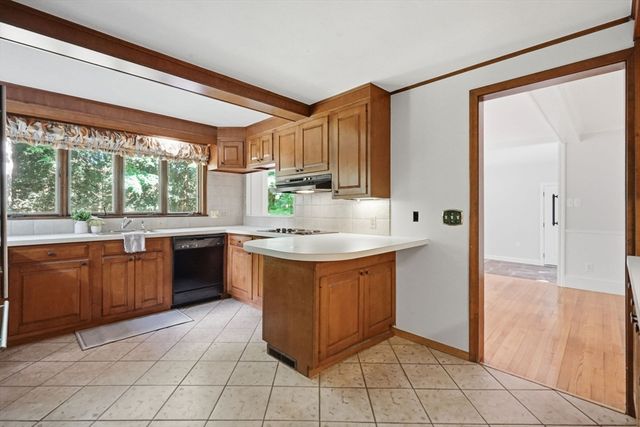 634 Glendale Rd, Wilbraham, MA 01095