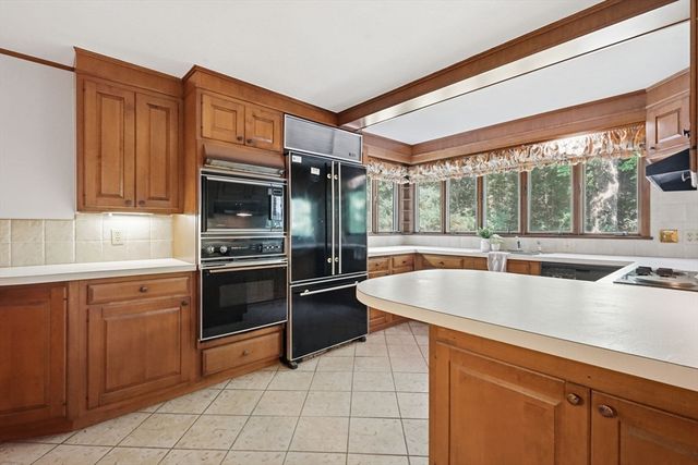634 Glendale Rd, Wilbraham, MA 01095