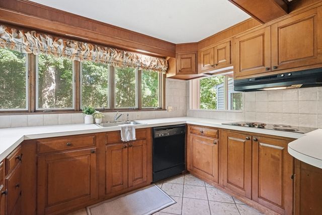 634 Glendale Rd, Wilbraham, MA 01095