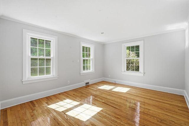 634 Glendale Rd, Wilbraham, MA 01095