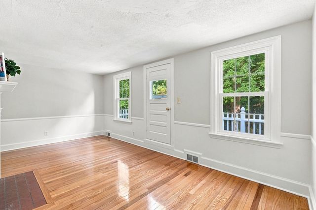 634 Glendale Rd, Wilbraham, MA 01095