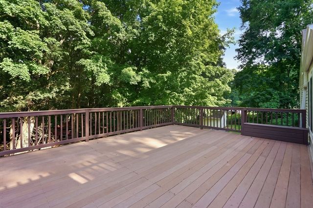 634 Glendale Rd, Wilbraham, MA 01095