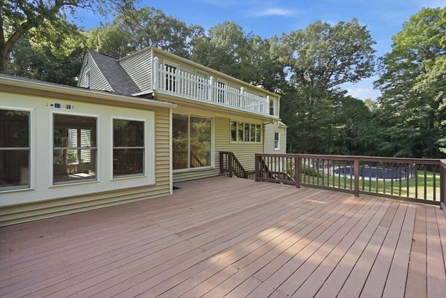 634 Glendale Rd, Wilbraham, MA 01095
