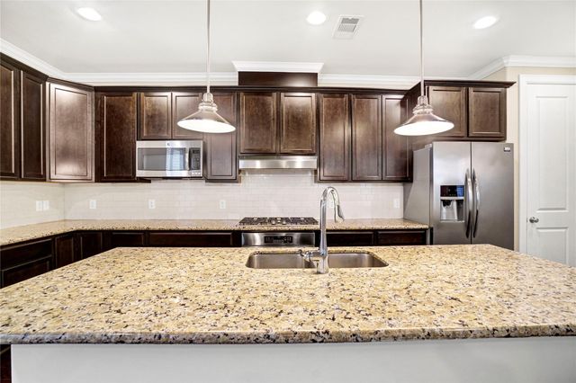 19 Kendrick Pines Boulevard, Spring, TX 77389