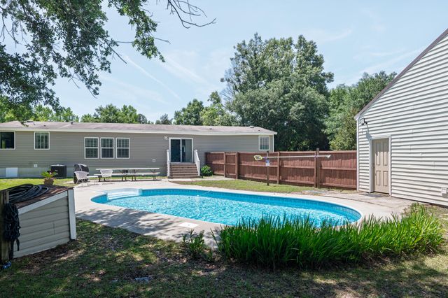 752 Nancys Place, Ridgeville, SC 29472