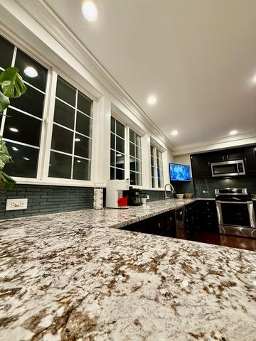 747 Delius Street, Aurora, IL 60505