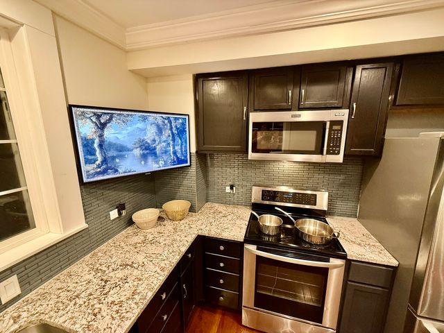 747 Delius Street, Aurora, IL 60505