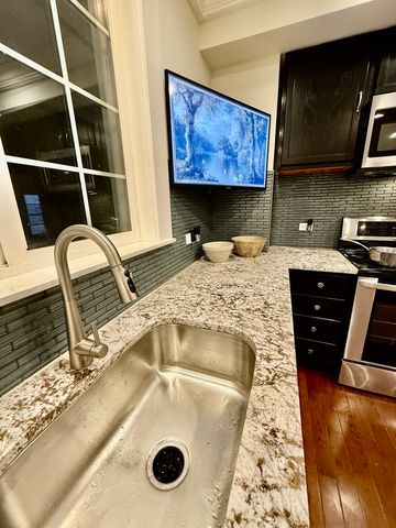 747 Delius Street, Aurora, IL 60505