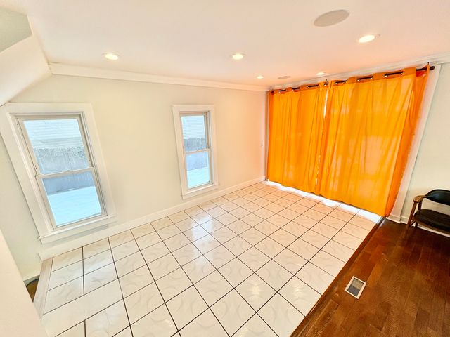 747 Delius Street, Aurora, IL 60505