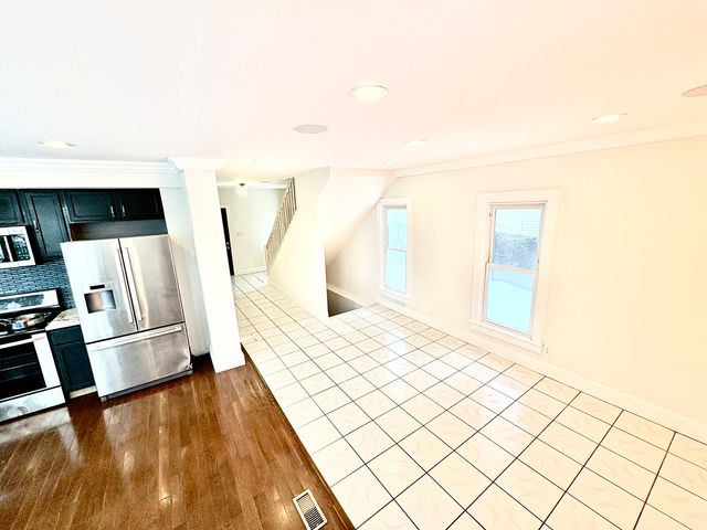 747 Delius Street, Aurora, IL 60505