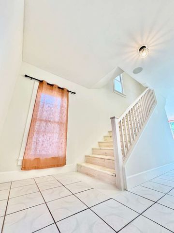 747 Delius Street, Aurora, IL 60505