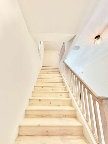 747 Delius Street, Aurora, IL 60505