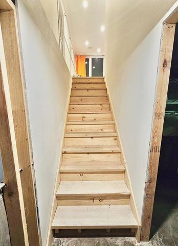 747 Delius Street, Aurora, IL 60505