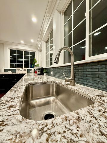 747 Delius Street, Aurora, IL 60505