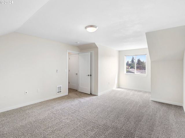 10831 E BURNSIDE St, Portland, OR 97216