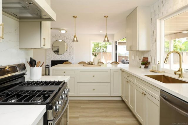 1705 Hawk View Dr, Encinitas, CA 92024