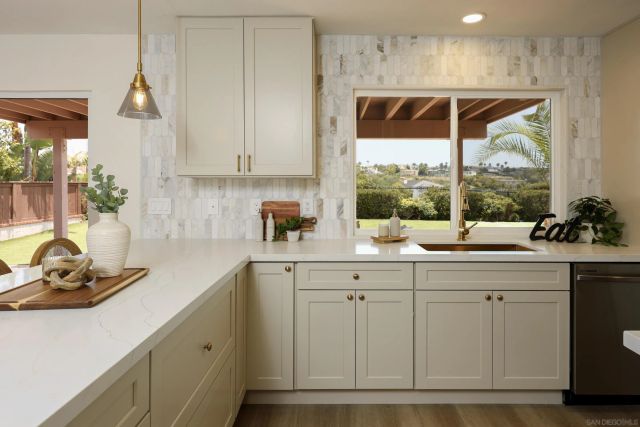 1705 Hawk View Dr, Encinitas, CA 92024