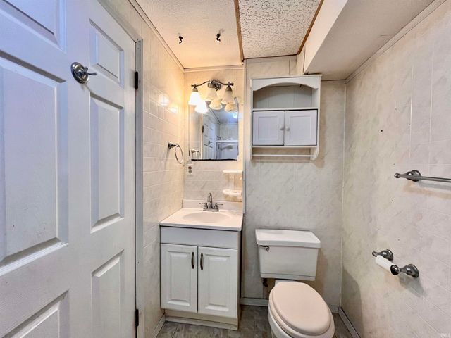 2051 E Wilcken Road, Columbia City, IN 46725