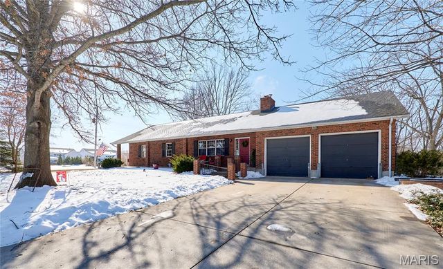 1825 Henke Road, Lake St Louis, MO 63367