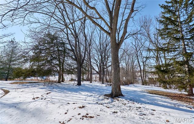 1825 Henke Road, Lake St Louis, MO 63367