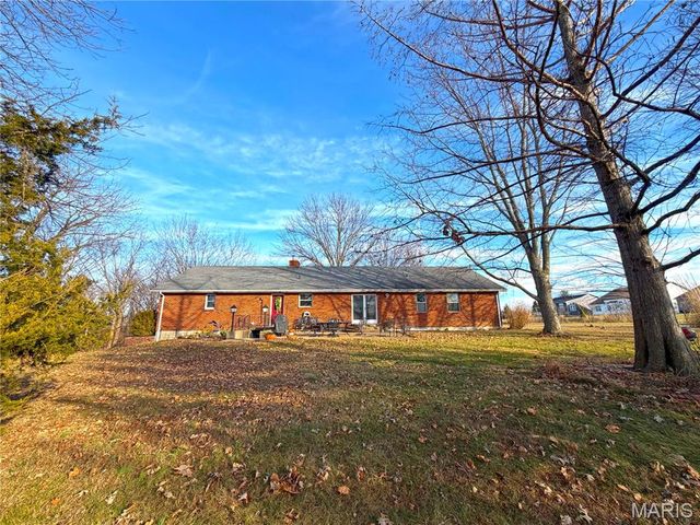 1825 Henke Road, Lake St Louis, MO 63367