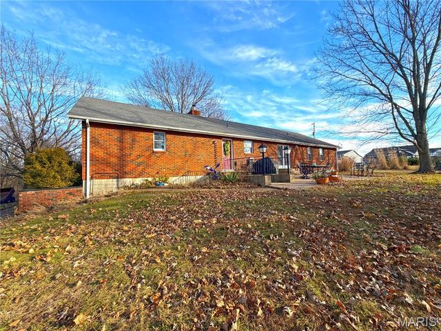 1825 Henke Road, Lake St Louis, MO 63367