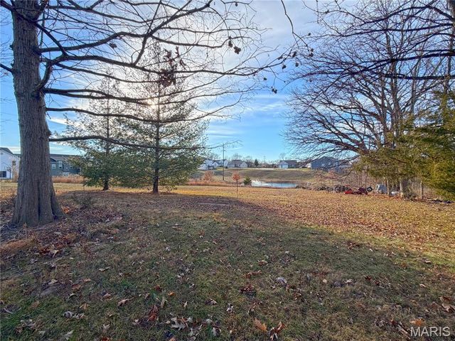 1825 Henke Road, Lake St Louis, MO 63367