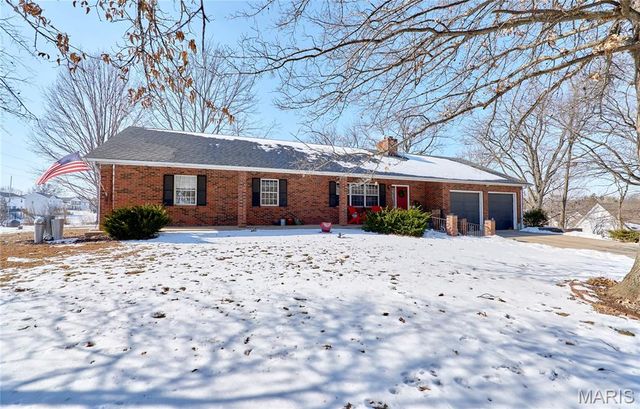 1825 Henke Road, Lake St Louis, MO 63367