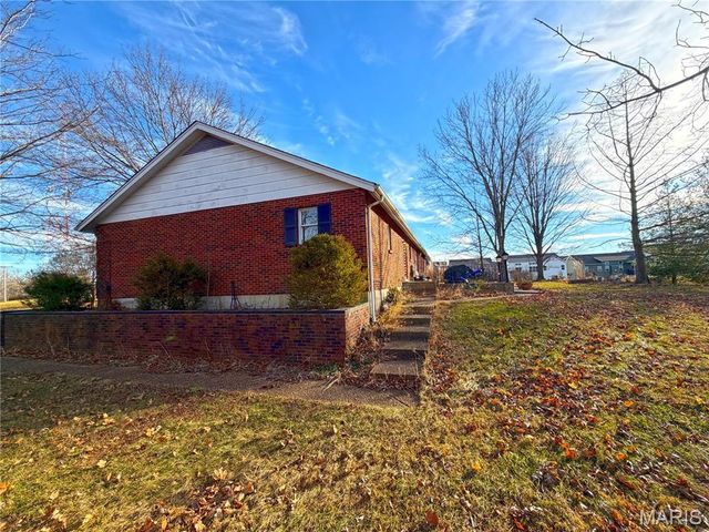 1825 Henke Road, Lake St Louis, MO 63367