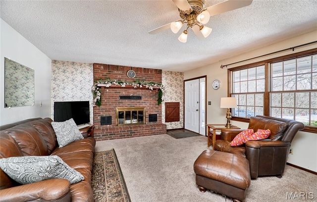 1825 Henke Road, Lake St Louis, MO 63367