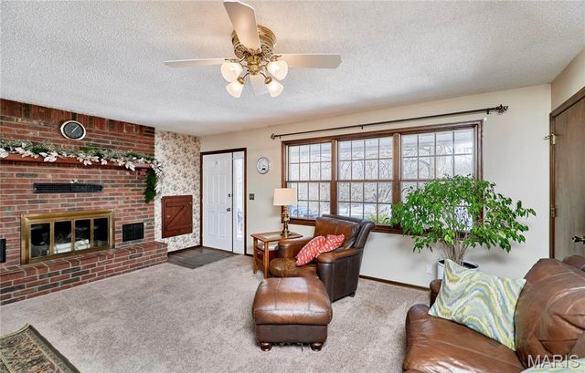 1825 Henke Road, Lake St Louis, MO 63367