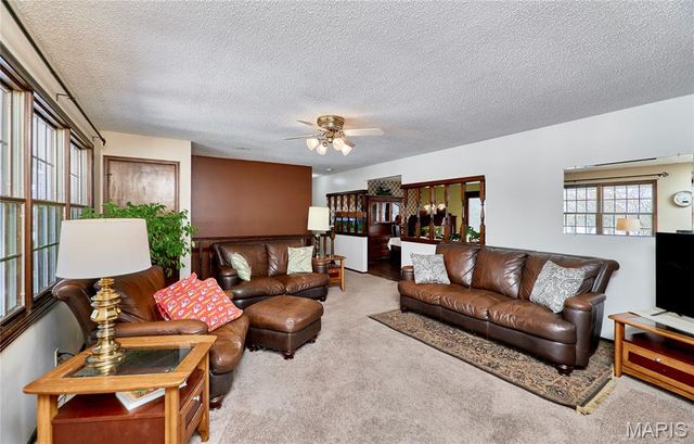 1825 Henke Road, Lake St Louis, MO 63367