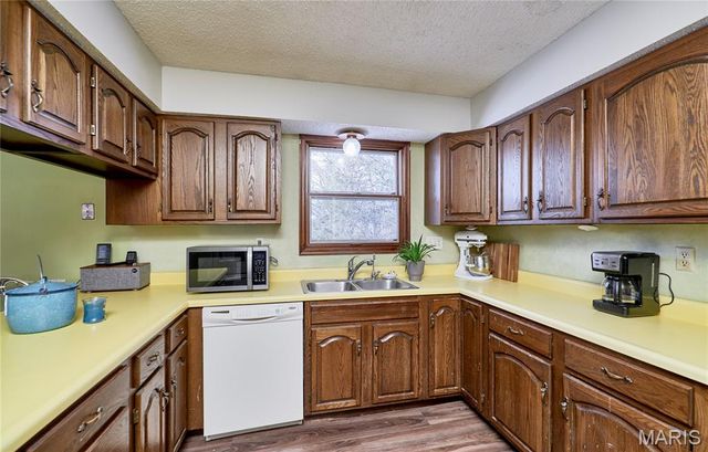 1825 Henke Road, Lake St Louis, MO 63367