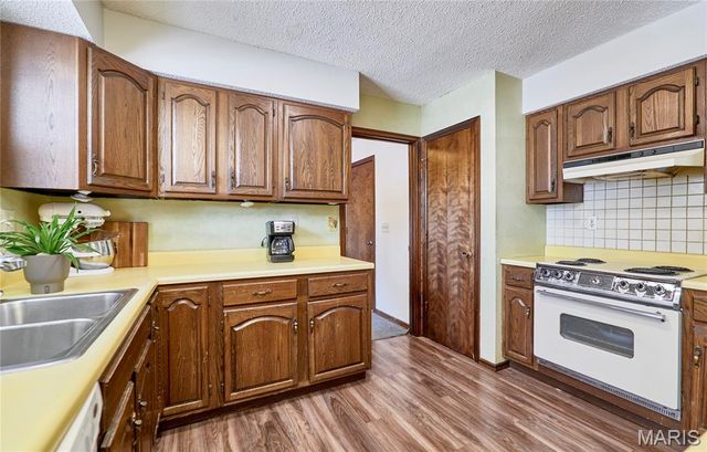 1825 Henke Road, Lake St Louis, MO 63367