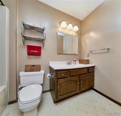 1825 Henke Road, Lake St Louis, MO 63367