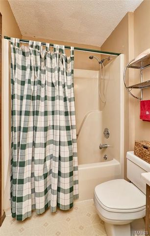 1825 Henke Road, Lake St Louis, MO 63367