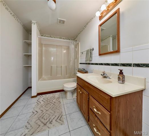 1825 Henke Road, Lake St Louis, MO 63367