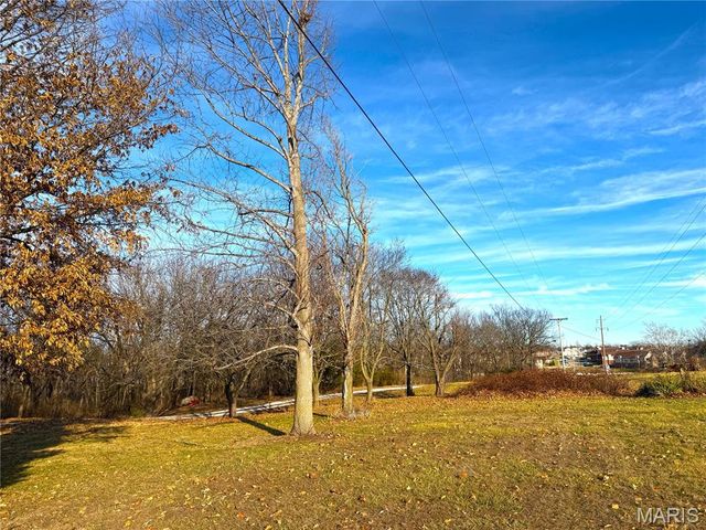 1825 Henke Road, Lake St Louis, MO 63367