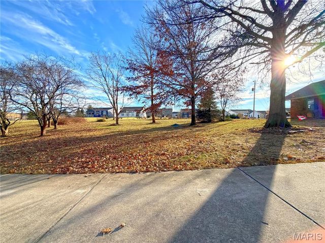 1825 Henke Road, Lake St Louis, MO 63367