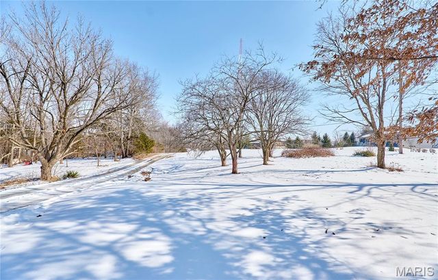 1825 Henke Road, Lake St Louis, MO 63367