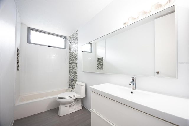 8-18 ALHAMBRA, Guaynabo, PR 00966