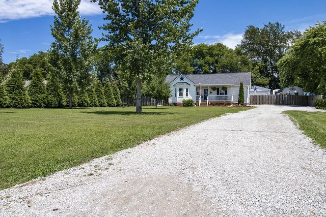 3928 Hearthstone Dr, Chapel Hill, TN 37034