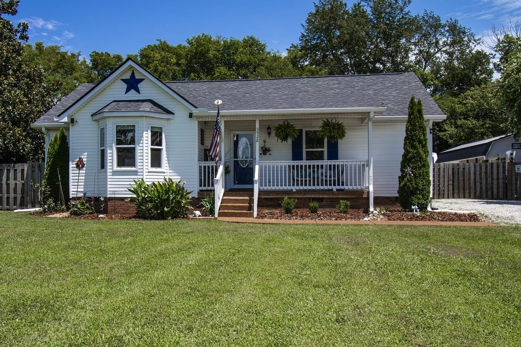 3928 Hearthstone Dr, Chapel Hill, TN 37034