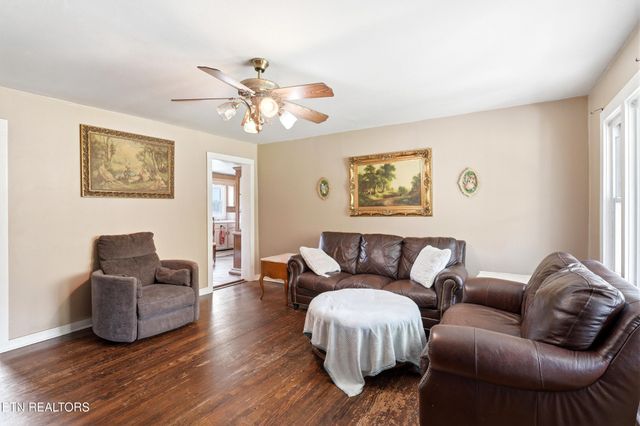 824 Oliver Springs Hwy, Clinton, TN 37716