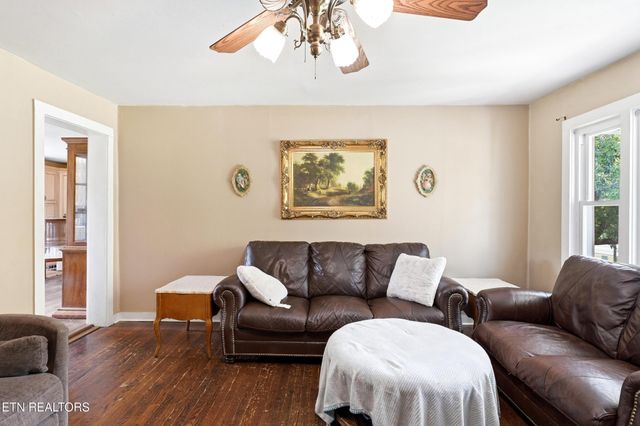 824 Oliver Springs Hwy, Clinton, TN 37716