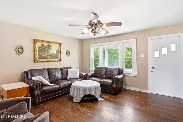 824 Oliver Springs Hwy, Clinton, TN 37716